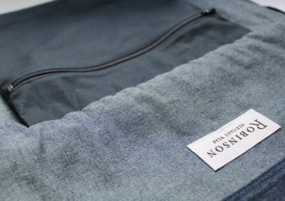 Close up of zip pocket and Robinson Heritage label.